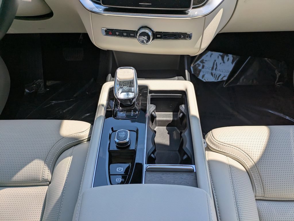 New 2026 Volvo XC90 T8 Ultra w/ Lounge Package AWD/4WD image 18