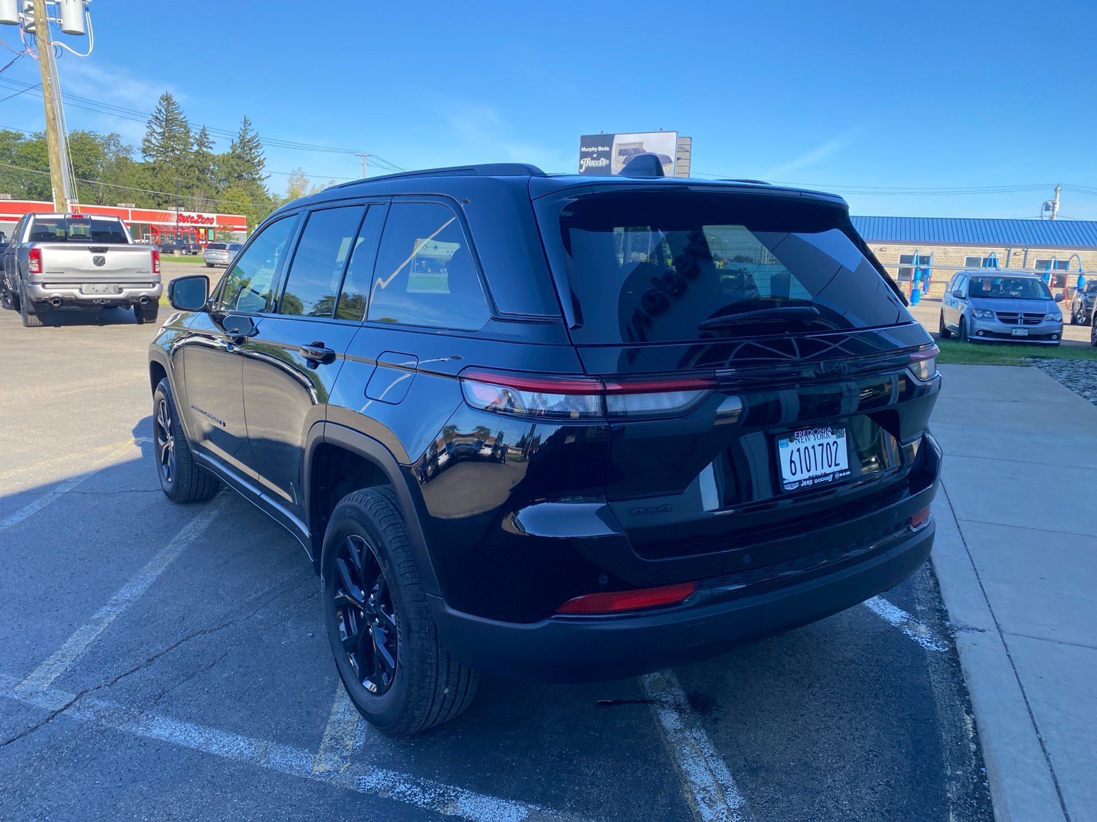 Used 2024 Jeep Grand Cherokee Altitude AWD/4WD image 3