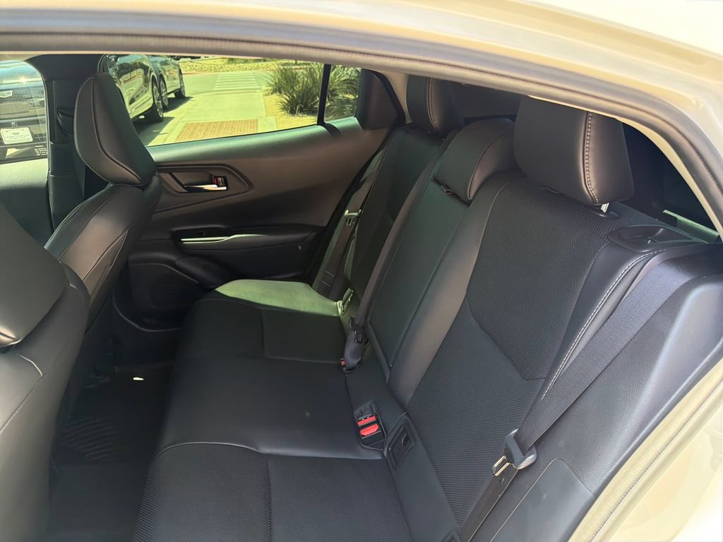 Used 2025 Toyota Prius FWD image 33