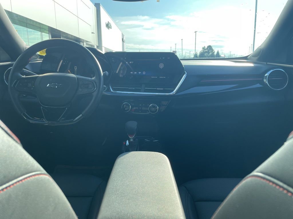 Used 2024 Chevrolet Trax RS w/ Sunroof Package image 22