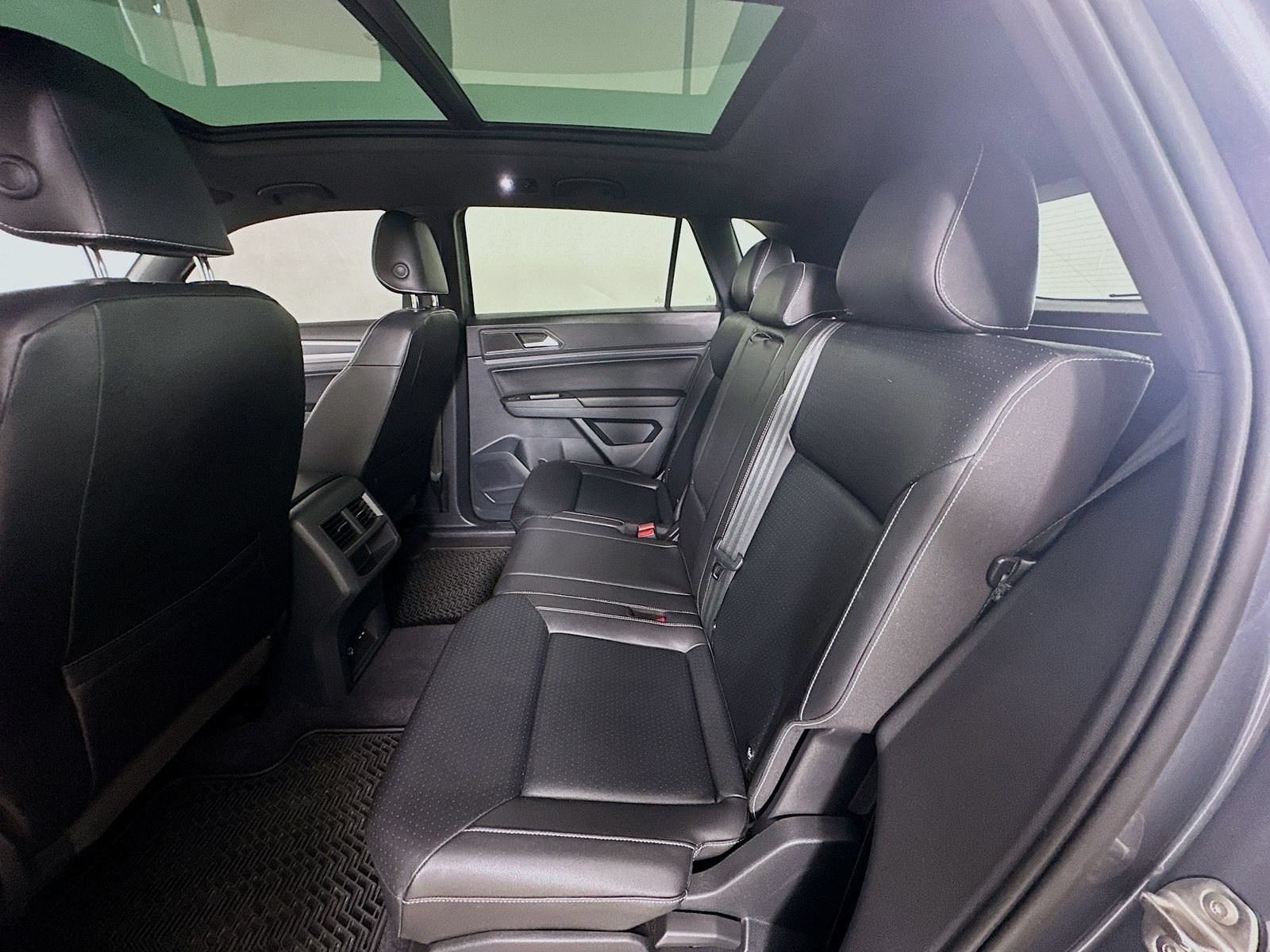 Used 2020 Volkswagen Atlas Cross Sport SE w/ Panoramic Sunroof Package AWD/4WD image 37