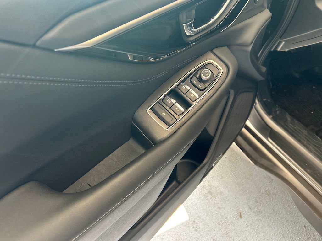 Used 2021 Subaru Outback Limited image 13