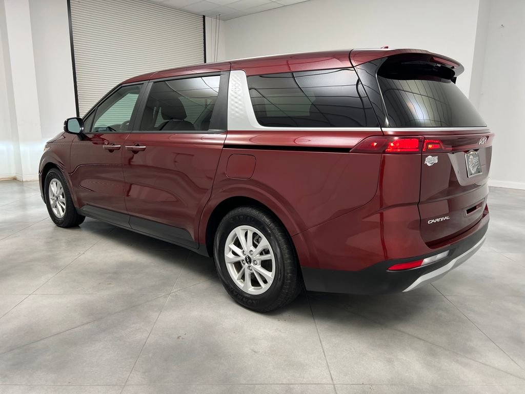 Used 2024 Kia Carnival LX image 5