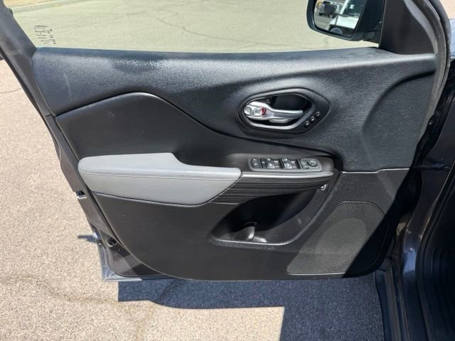 Used 2014 Jeep Cherokee Limited w/ Luxury Group AWD/4WD image 11