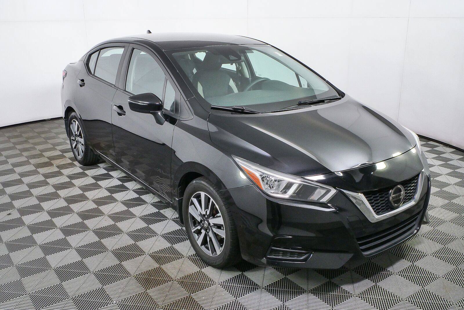 Used 2021 Nissan Versa SV FWD image 1