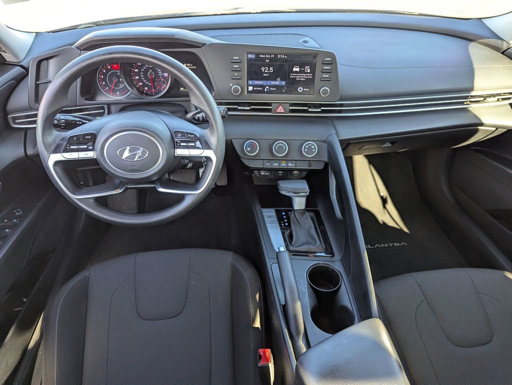 Used 2023 Hyundai Elantra SE image 28
