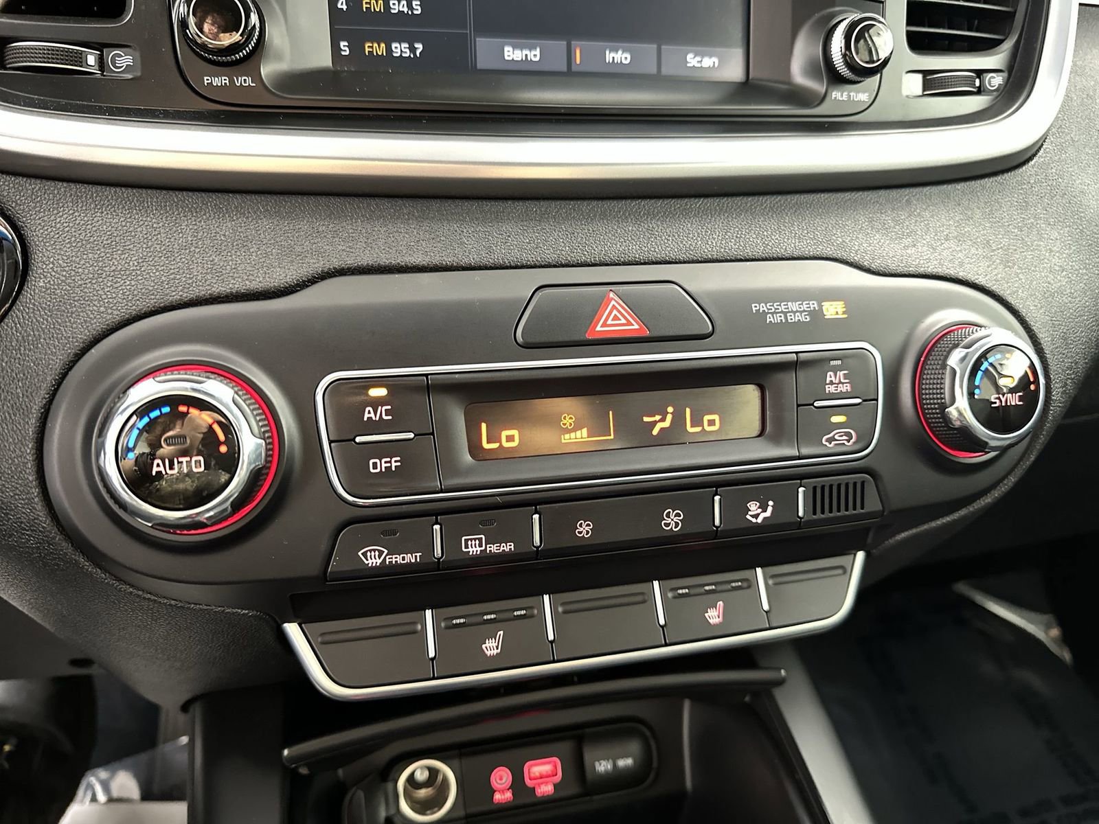 Used 2020 Kia Sorento S image 23