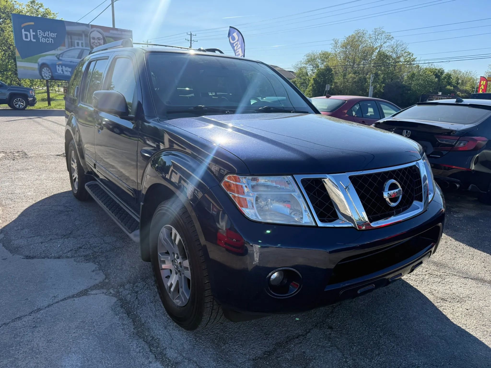 Used 2010 Nissan Pathfinder SE w/ SE Premium Journey Pkg RWD image 8