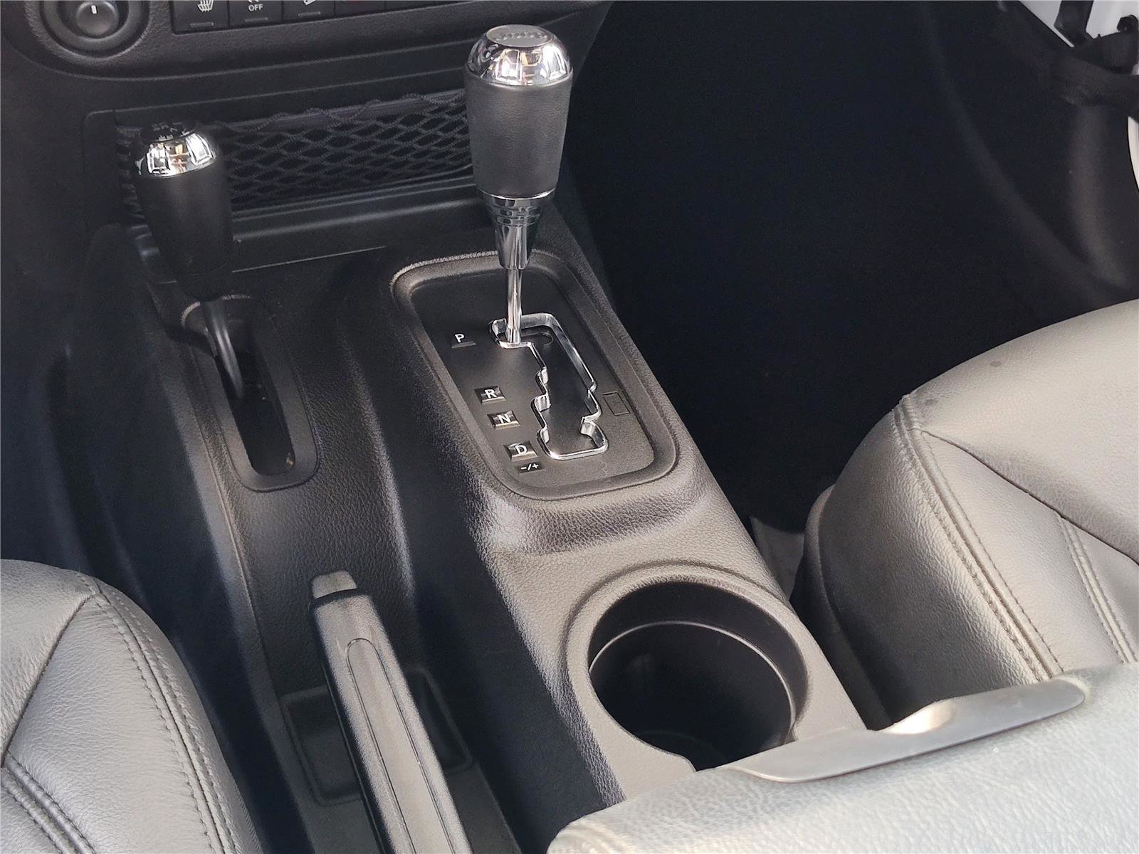 Used 2015 Jeep Wrangler Altitude image 17