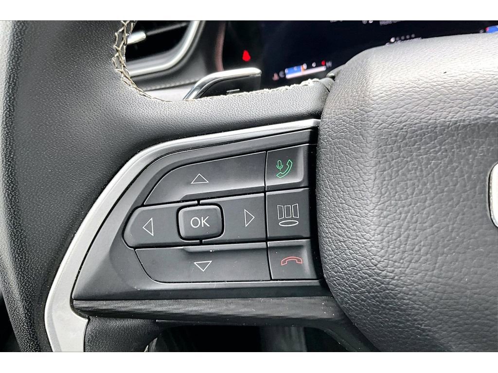 Used 2024 Jeep Grand Cherokee Laredo image 25