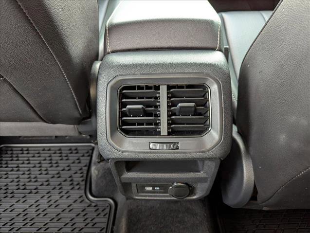Used 2022 Volkswagen Tiguan SE image 16