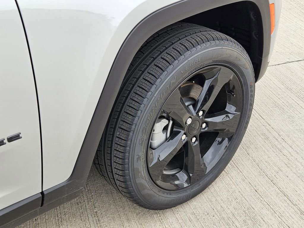 New 2025 Jeep Grand Cherokee Limited w/ Black Appearance Package RWD image 6