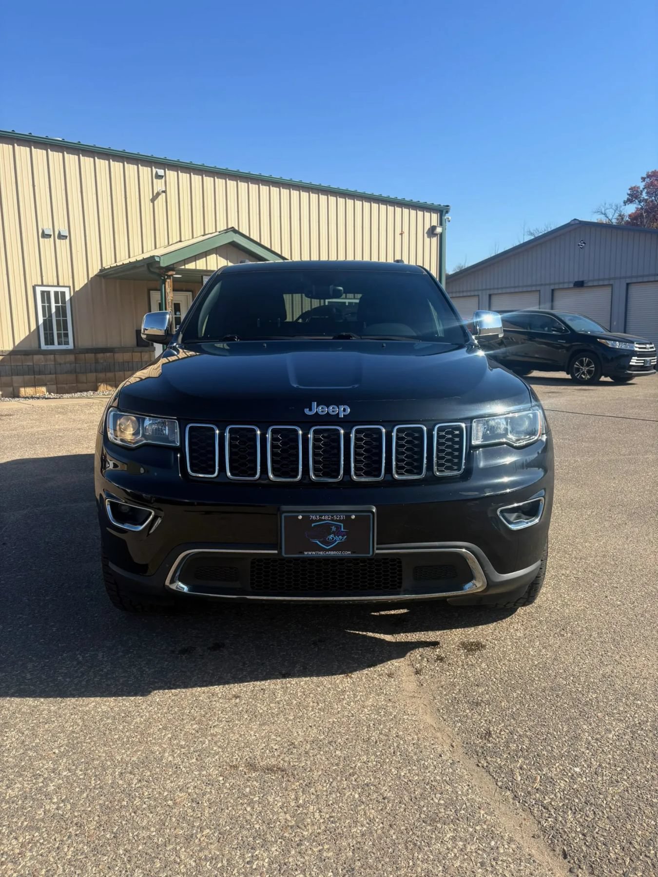Used 2017 Jeep Grand Cherokee Limited AWD/4WD image 2