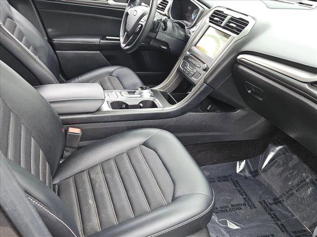 Used 2017 Ford Fusion SE w/ Equipment Group 201A image 19