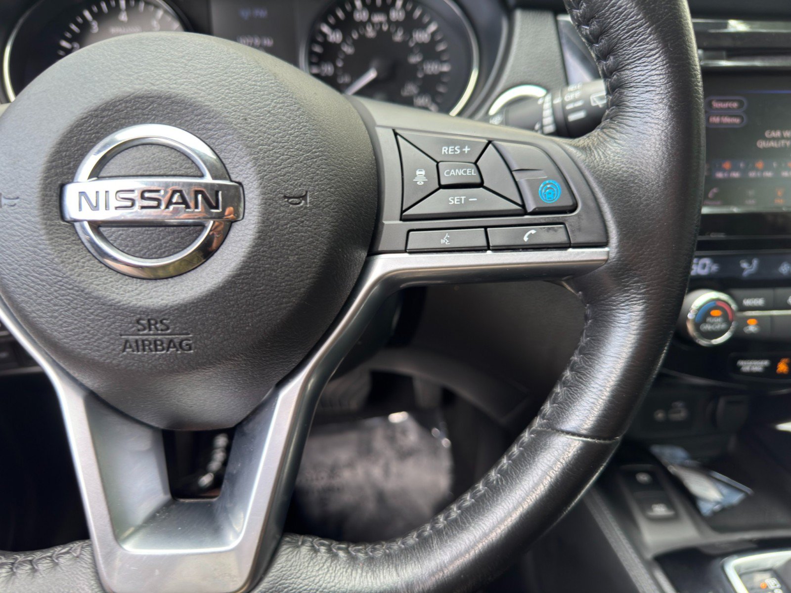Used 2018 Nissan Rogue SL w/ Premium Package AWD/4WD image 22