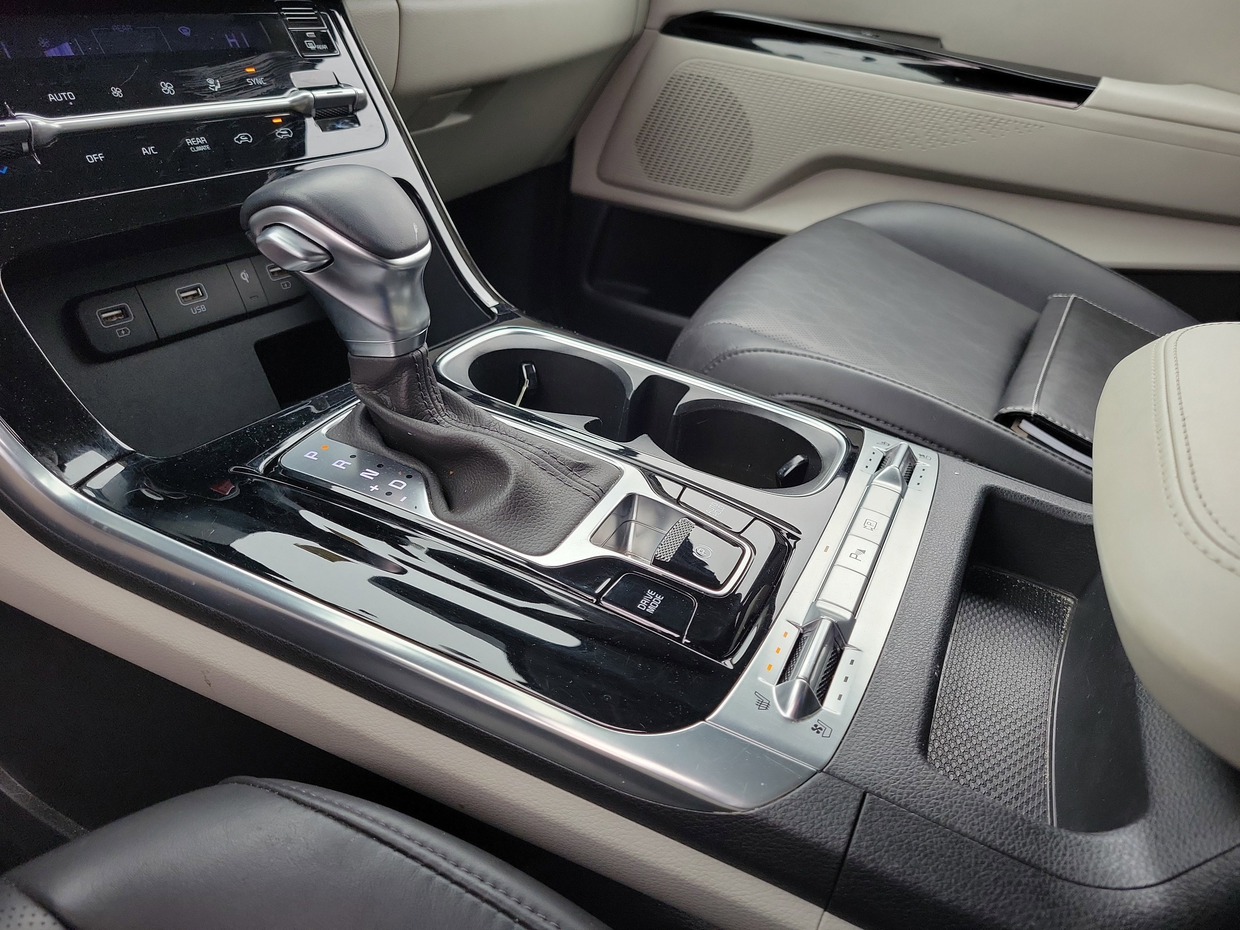 Used 2023 Kia Carnival SX image 29