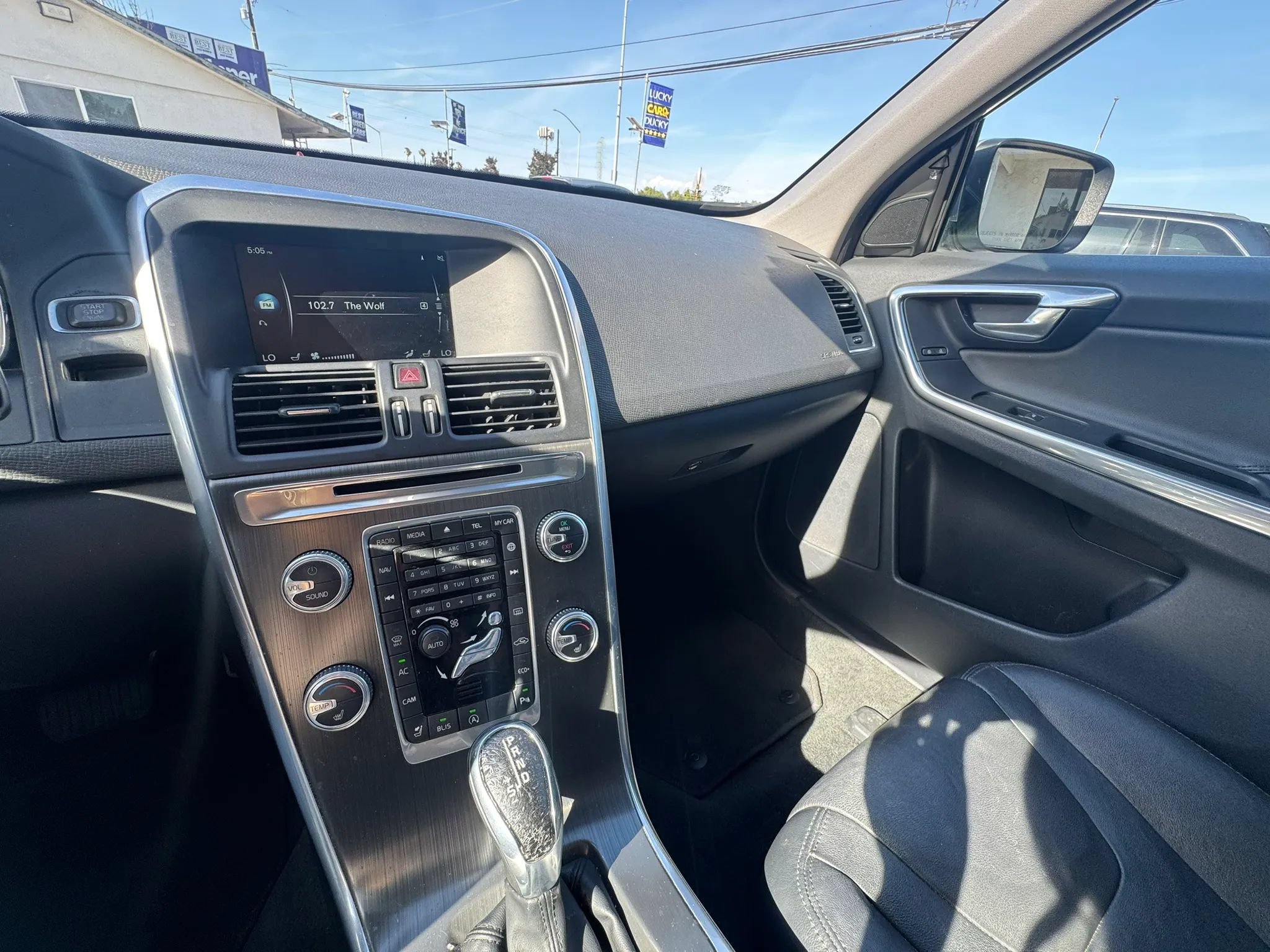 Used 2016 Volvo XC60 T5 Premier w/ Proximity Package FWD image 14