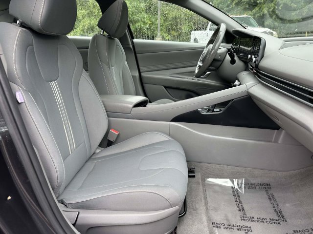 Used 2021 Hyundai Elantra SEL w/ Convenience + Premium Package FWD image 9