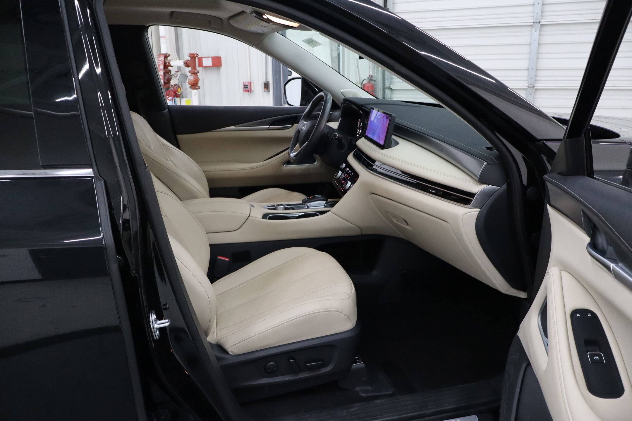 Used 2023 INFINITI QX60 Luxe w/ Performance Audio Package image 33