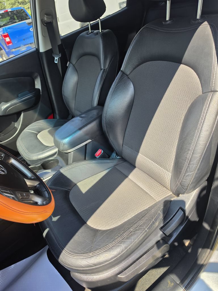 Used 2010 Hyundai Tucson GLS w/ Popular Equipment Pkg 2 FWD image 14