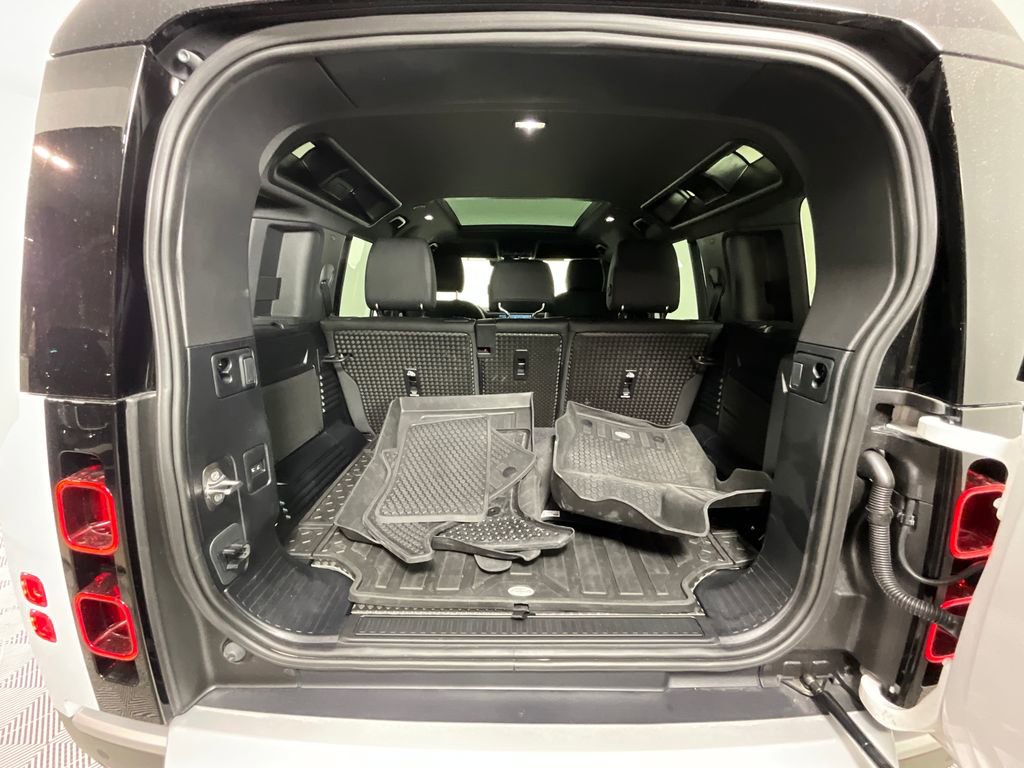 Certified 2025 Land Rover Defender 110 S AWD/4WD image 28