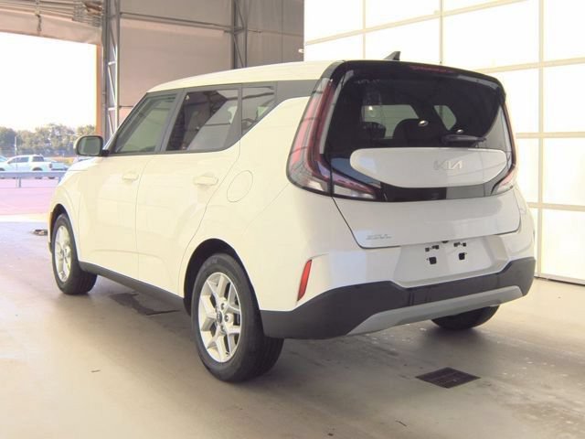 Certified 2025 Kia Soul LX w/ LX Technology Package FWD image 4