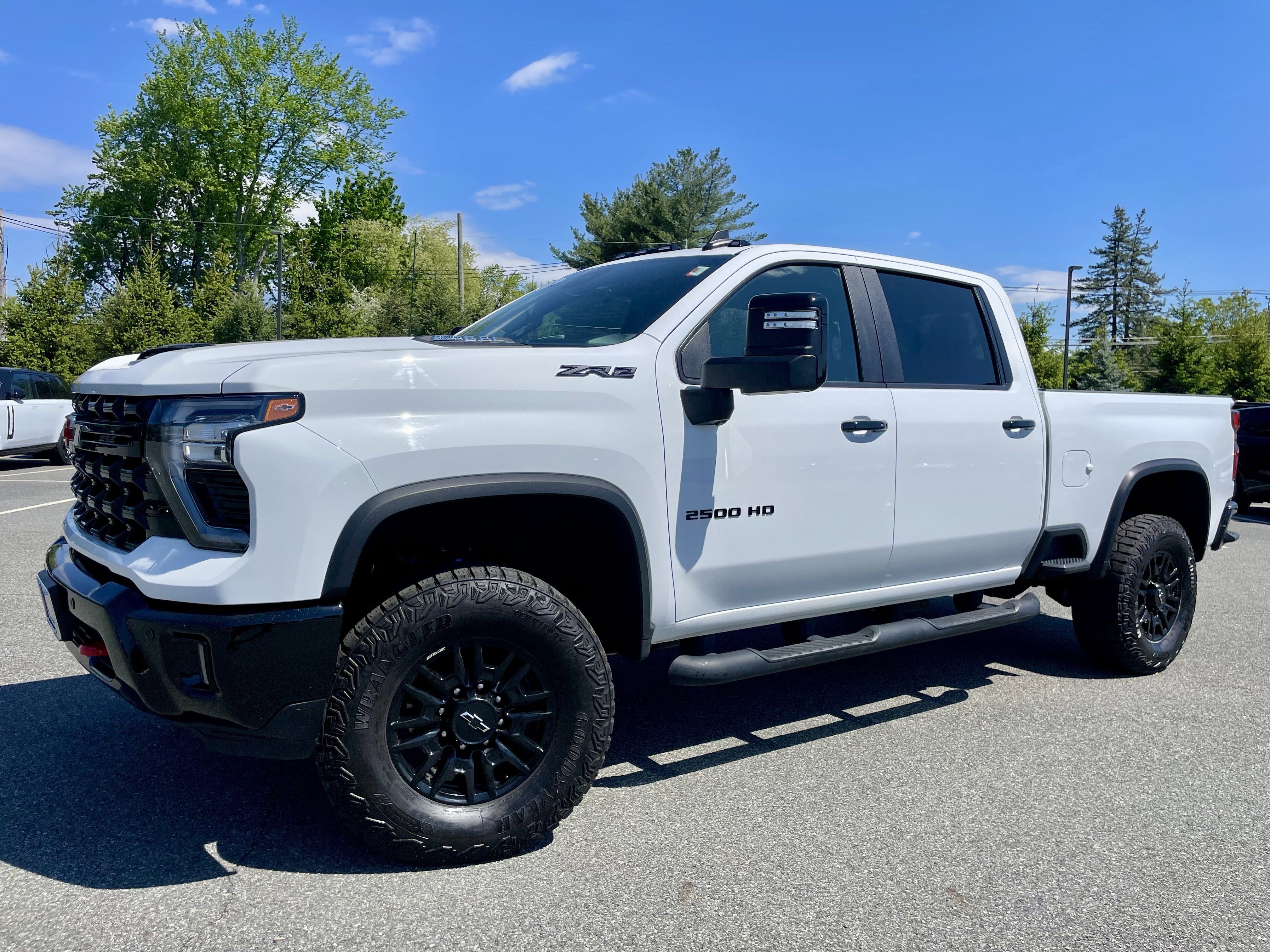 Used 2025 Chevrolet Silverado 2500 ZR2 w/ Technology Package AWD/4WD image 36