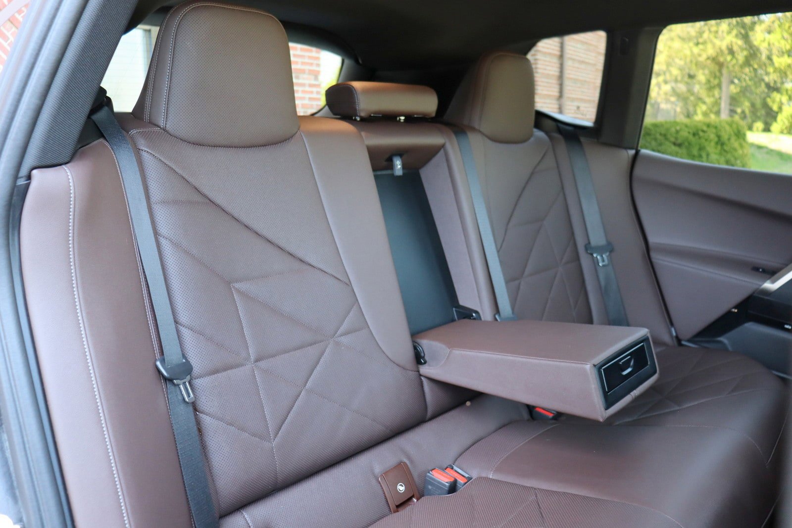 Used 2023 BMW iX xDrive50 w/ Sport Package AWD/4WD image 16