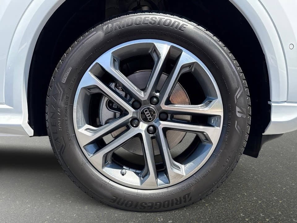Certified 2025 Audi Q5 Premium w/ Convenience Package AWD/4WD image 8