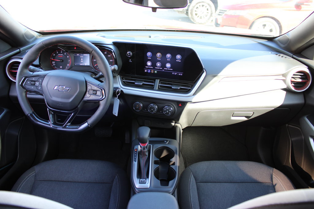 Certified 2024 Chevrolet Trax RS FWD image 32