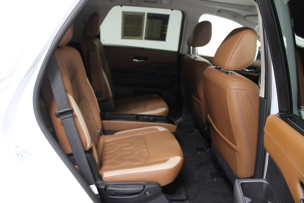 Used 2026 Nissan Pathfinder Platinum AWD/4WD image 33