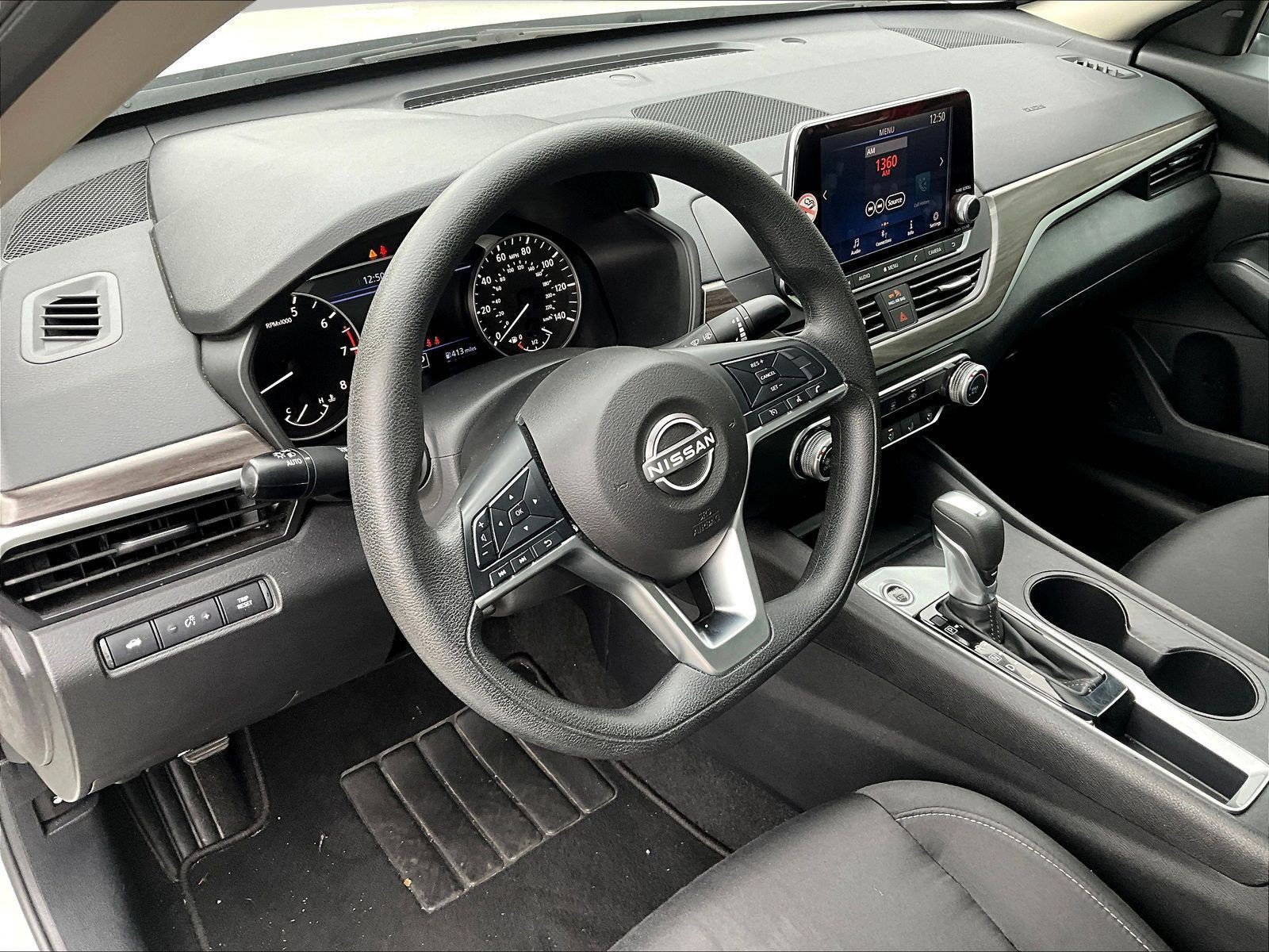 Used 2025 Nissan Altima 2.5 SV FWD image 17