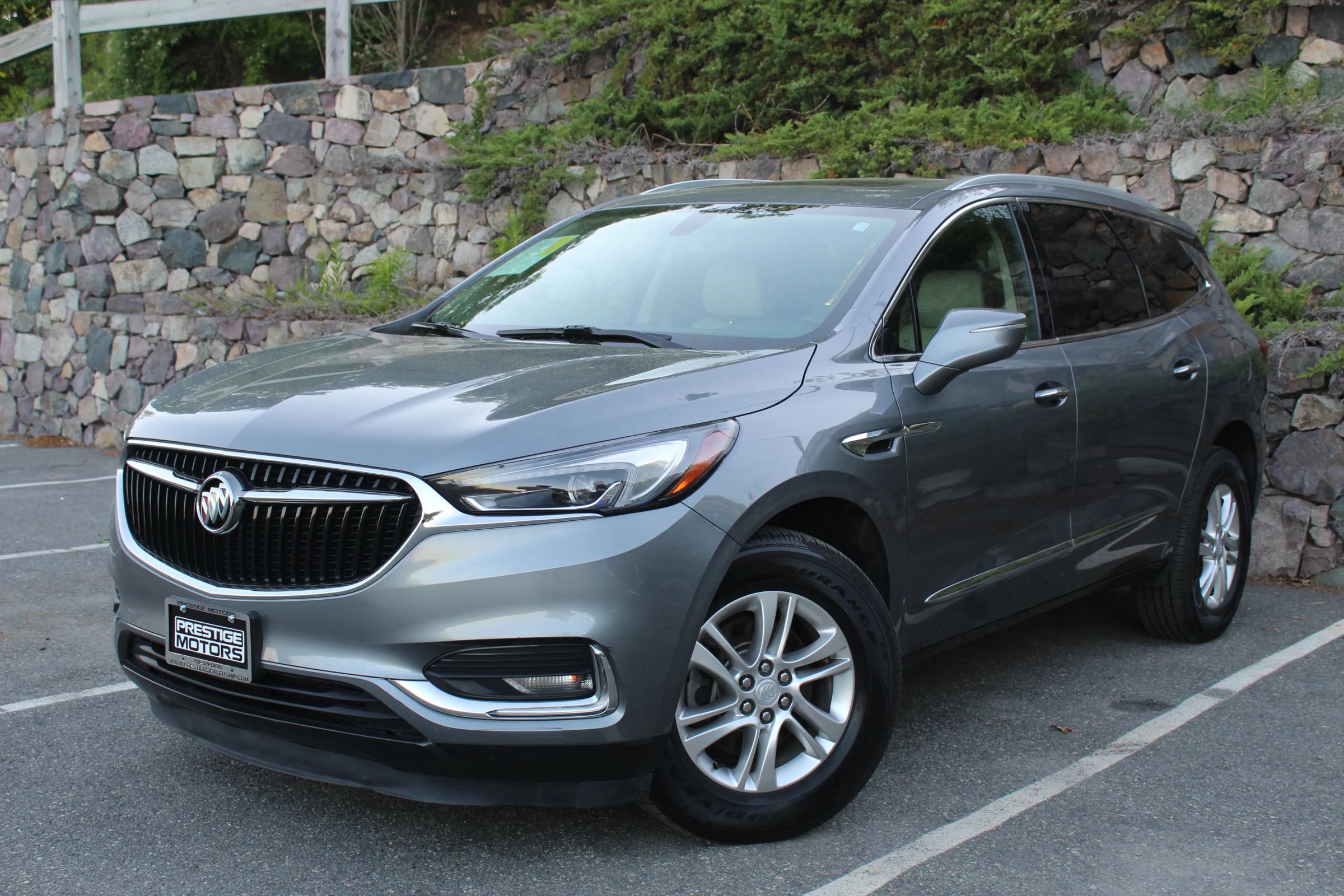 Used 2019 Buick Enclave Essence AWD/4WD image 2