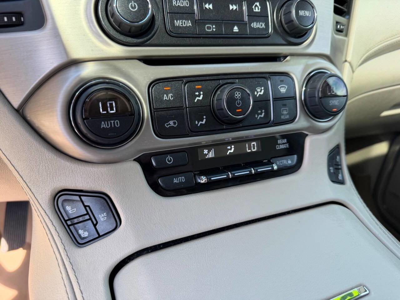 Used 2015 GMC Yukon Denali w/ Premium Package image 12