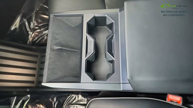 Used 2024 Tesla Cybertruck AWD Crew Cab image 50