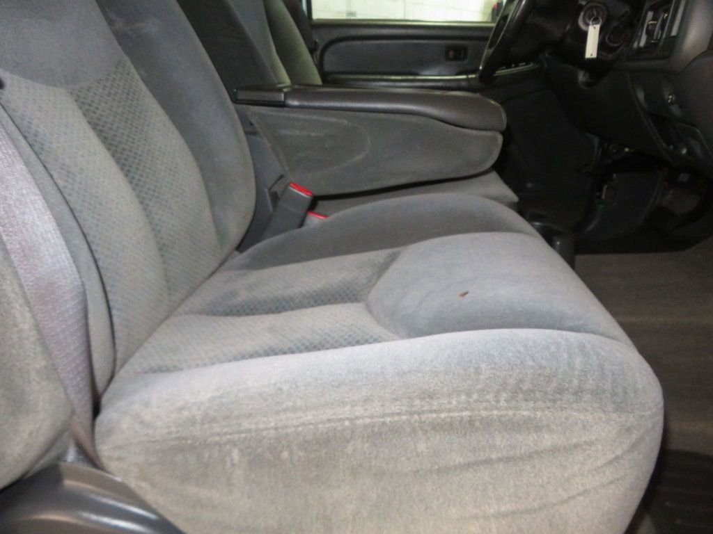 Used 2004 Chevrolet Silverado 2500 LS w/ Skid Plate Package AWD/4WD image 35