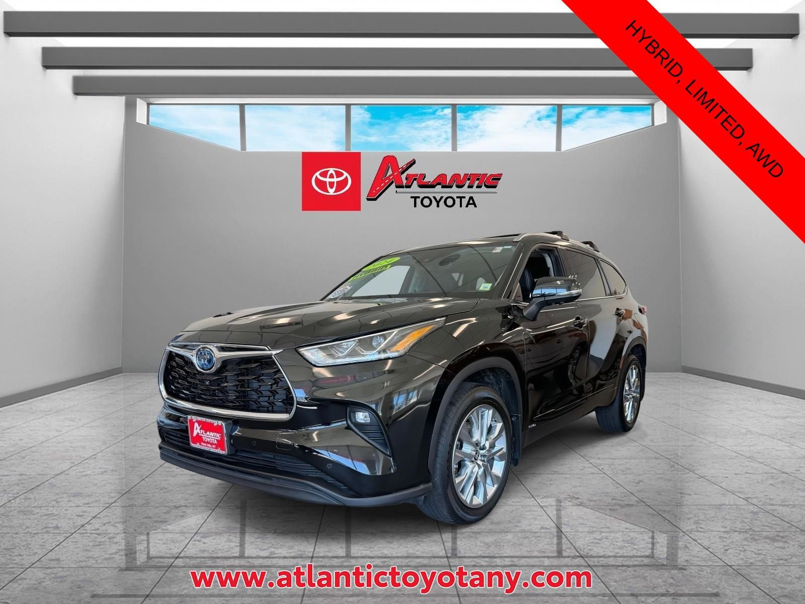 Used 2024 Toyota Highlander Limited image 2