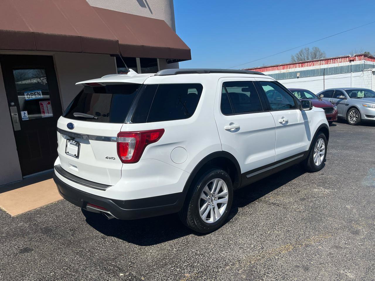 Used 2018 Ford Explorer XLT w/ Equipment Group 201A AWD/4WD image 6