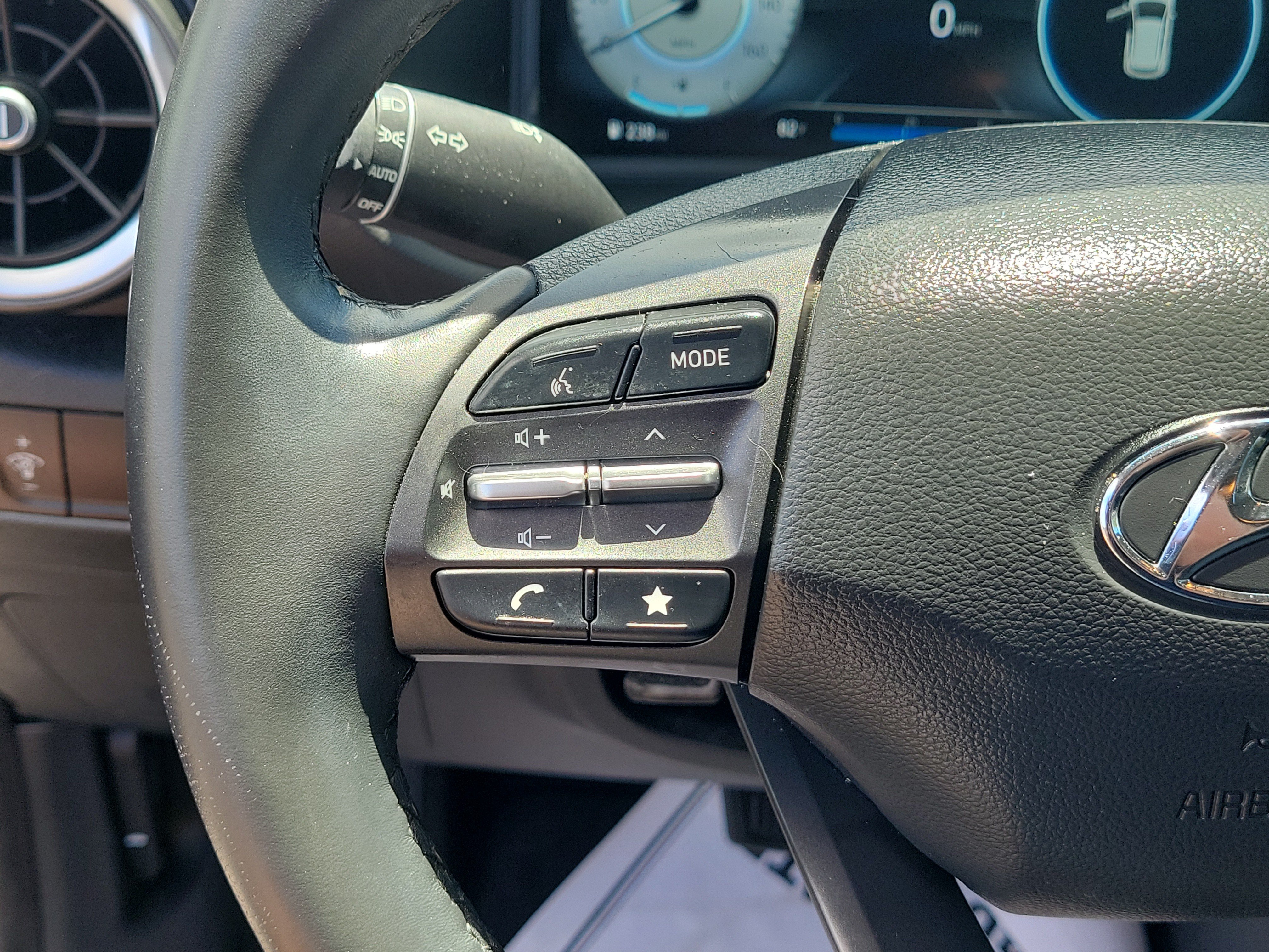 Used 2022 Hyundai Kona Limited AWD/4WD image 22