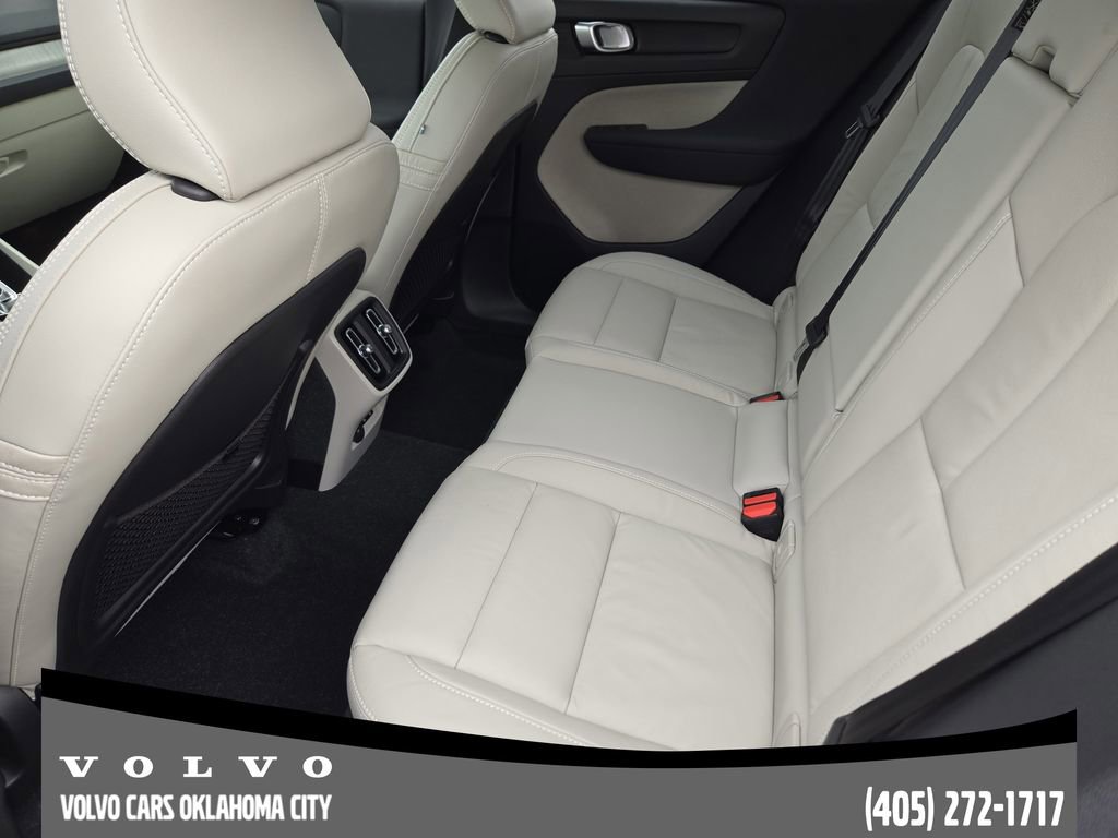 Certified 2023 Volvo XC40 B5 Ultimate w/ Protection Package Premier image 29