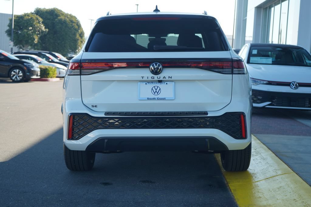 New 2026 Volkswagen Tiguan SE R-Line FWD image 4