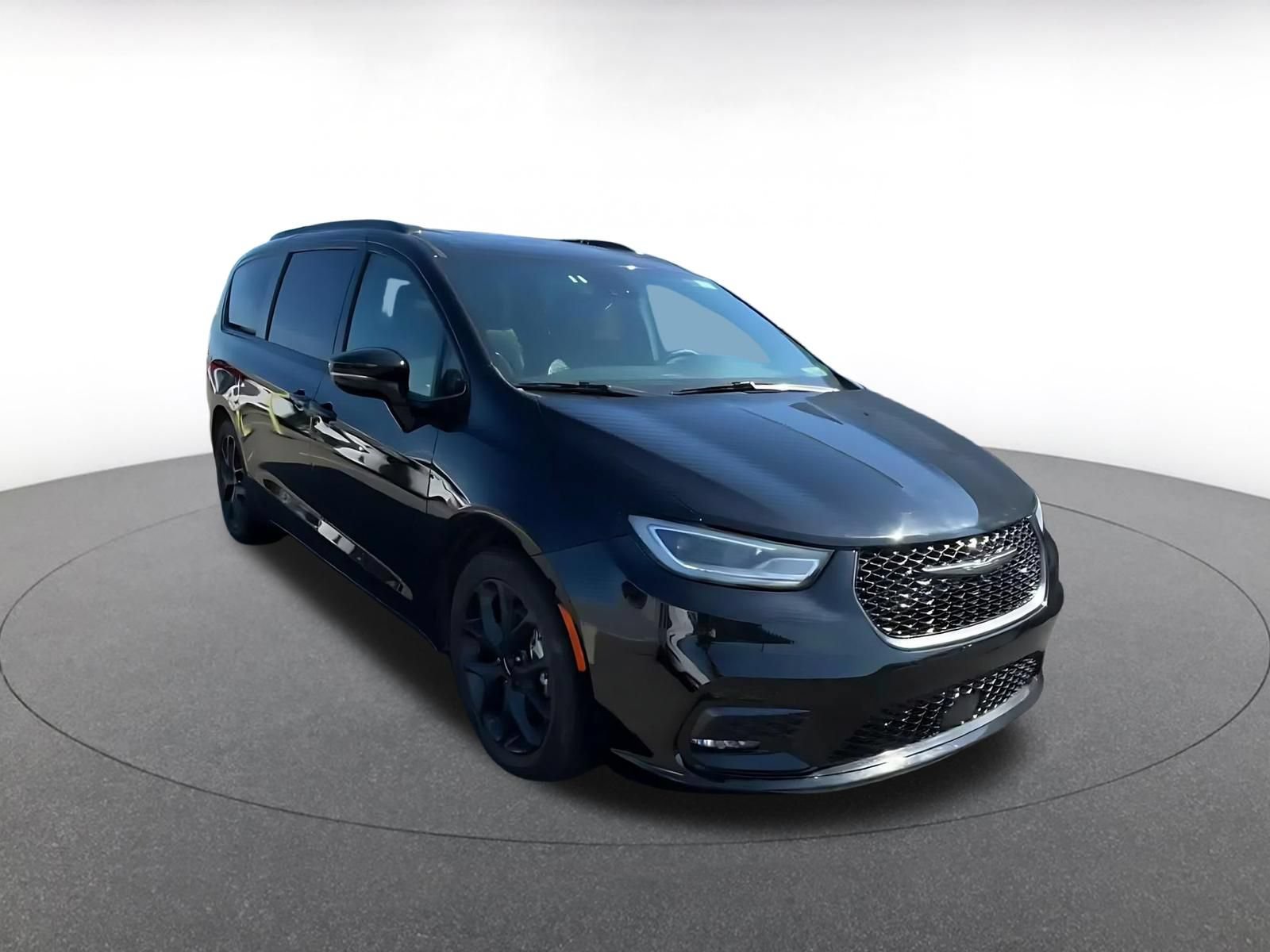 Used 2025 Chrysler Pacifica Limited FWD image 3