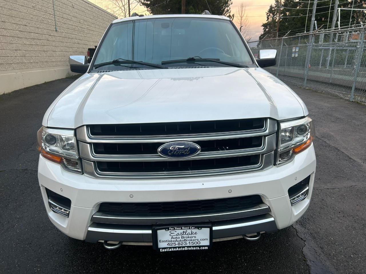 Used 2016 Ford Expedition Platinum AWD/4WD image 2
