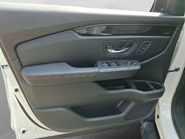 Used 2025 Honda Pilot Touring image 14