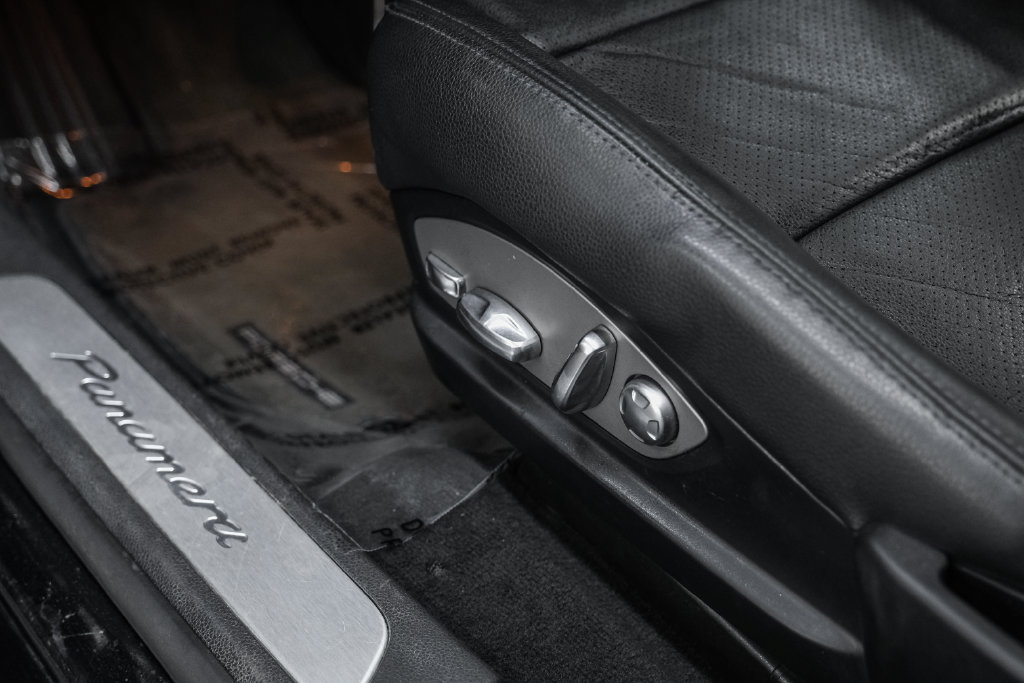 Used 2012 Porsche Panamera 4 image 36