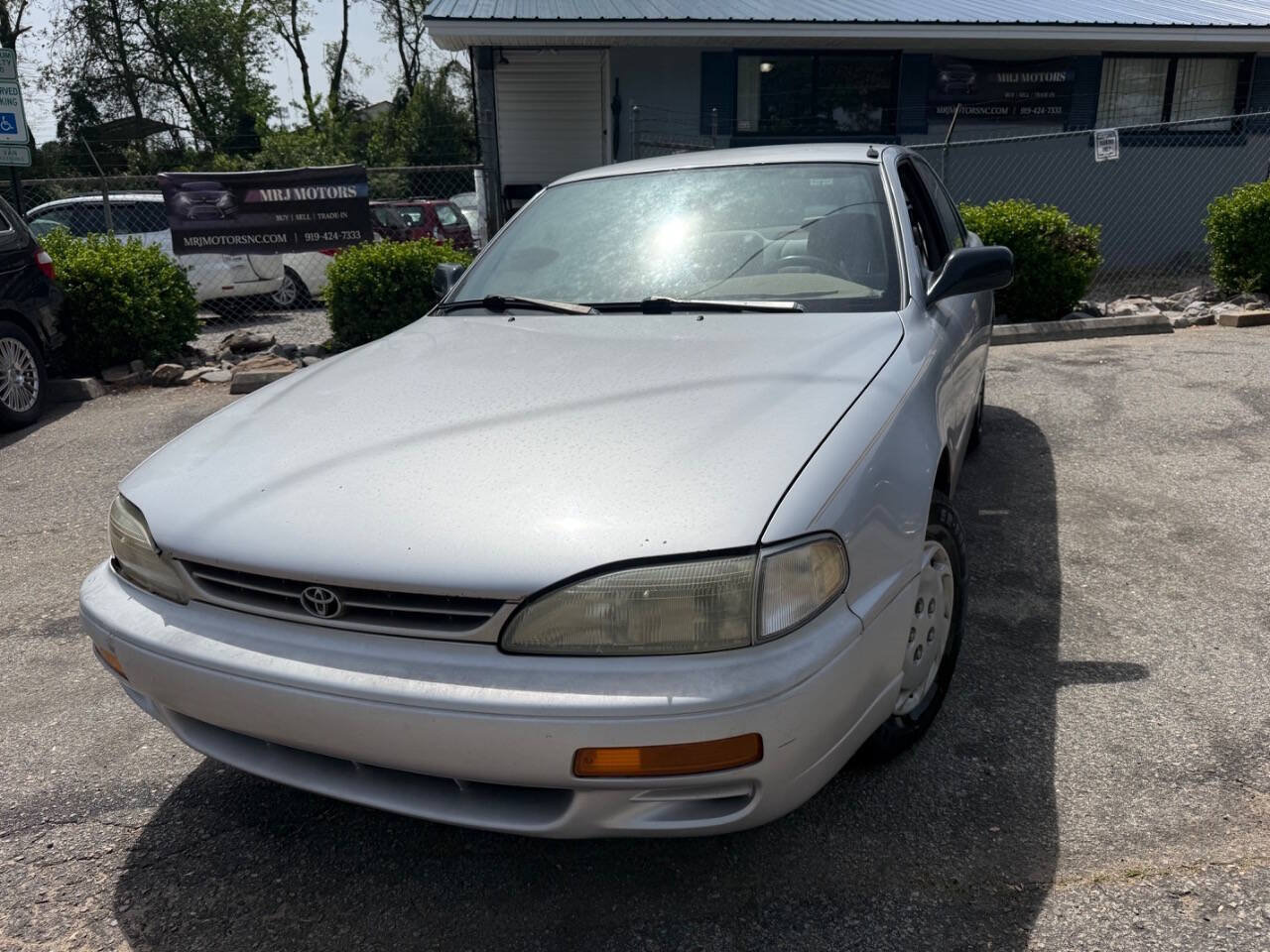 Used 1996 Toyota Camry LE FWD image 1