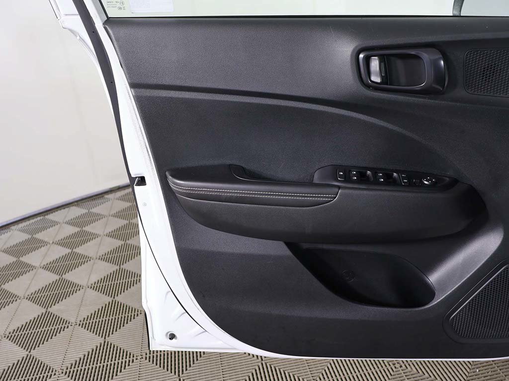 Certified 2024 Hyundai Venue Limited FWD image 19