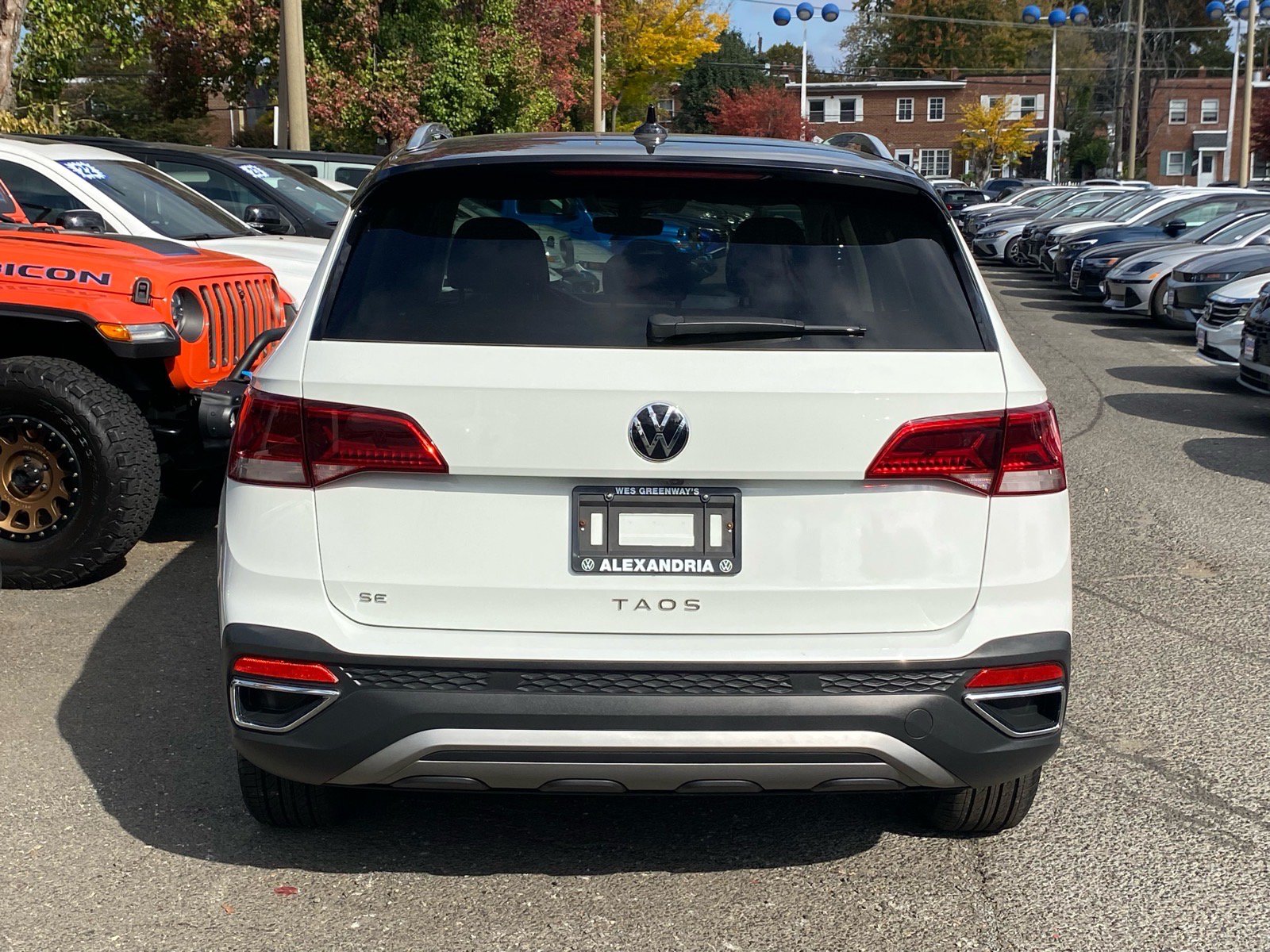 Certified 2023 Volkswagen Taos SE FWD image 4