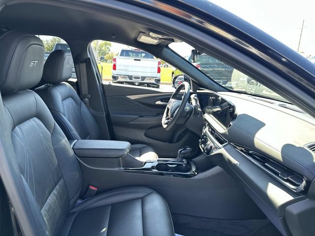 Certified 2025 Buick Envista Sport Touring FWD image 25