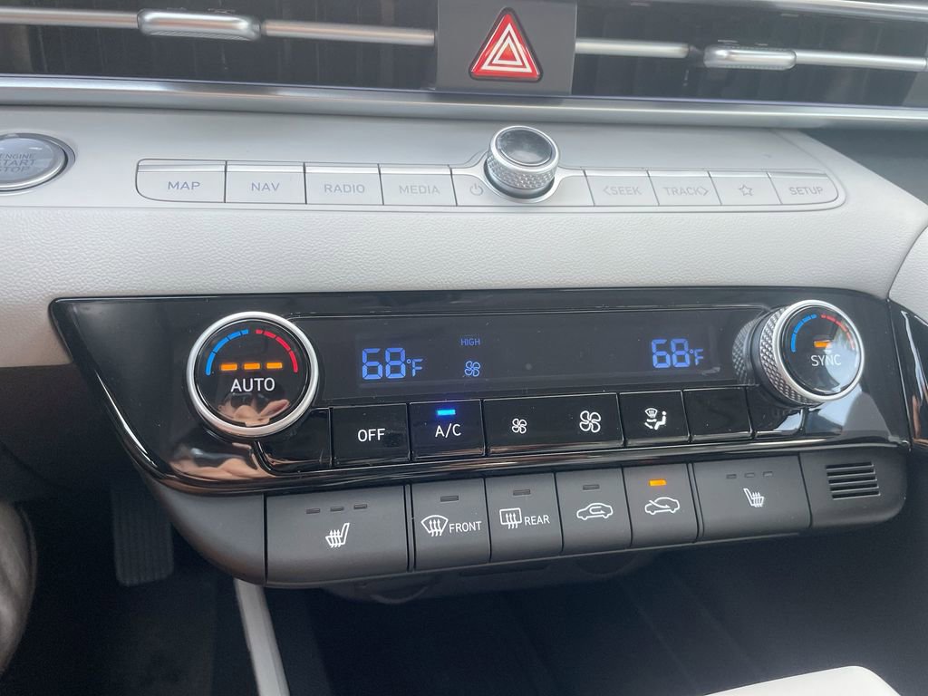 New 2025 Hyundai Elantra Limited image 44